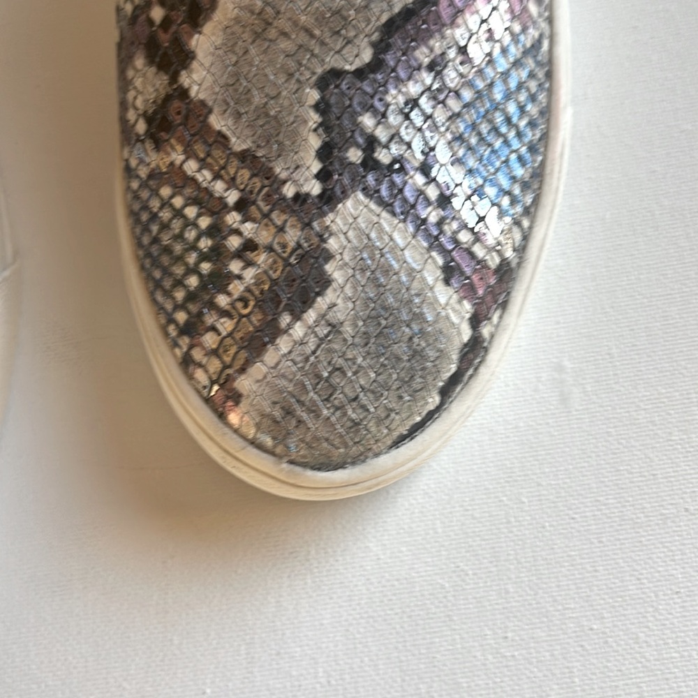 NWOT NATURALIZER AILEEN MERMAID SNAKE PRINT SNEAKERS 7.5 MED DISPLAY PAIR - Picture 8 of 14